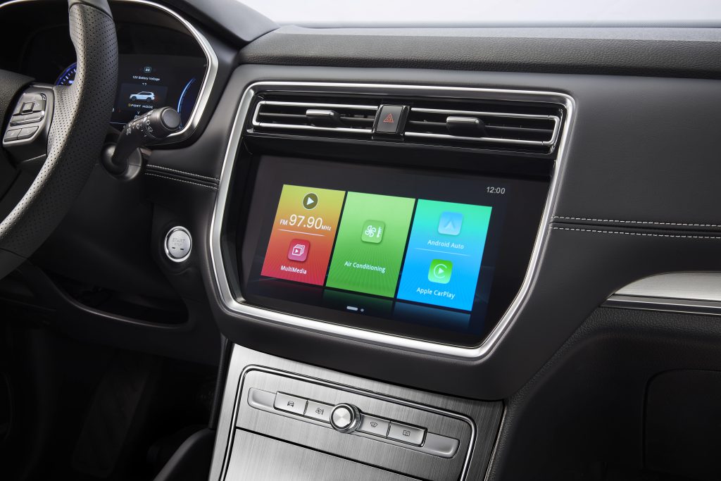 RX8_SA_6AT 4WD LUX_Black Interior_Infotainment System-min