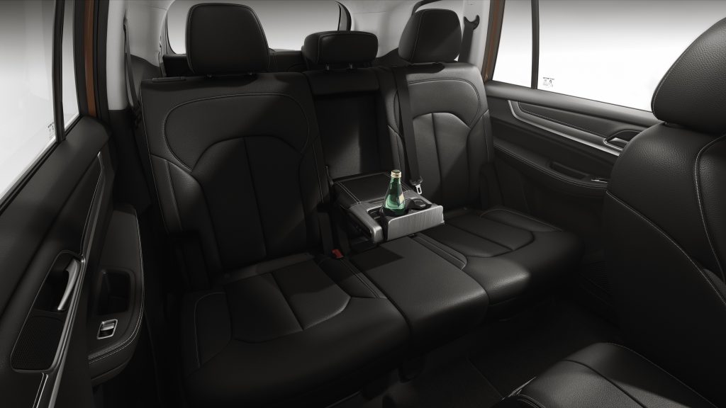 RX8_SA_6AT 4WD LUX_Black Interior_Rear seat-min