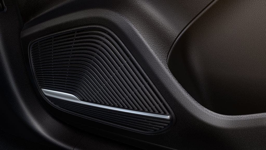 RX8_SA_6AT 4WD LUX_Black Interior_Speaker-min