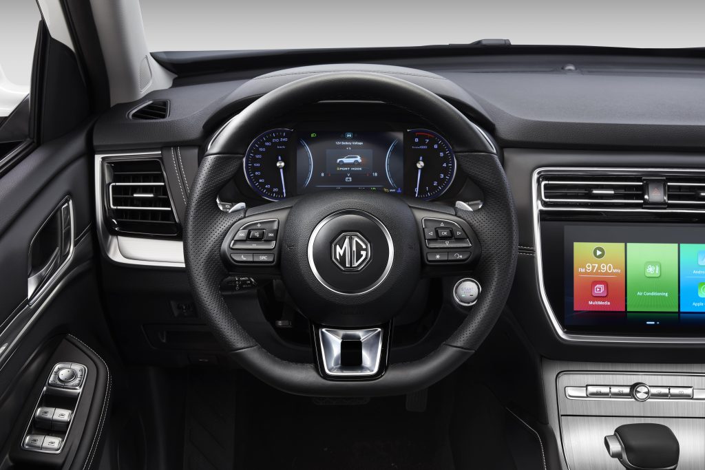 RX8_SA_6AT 4WD LUX_Black Interior_Steering Wheel-min