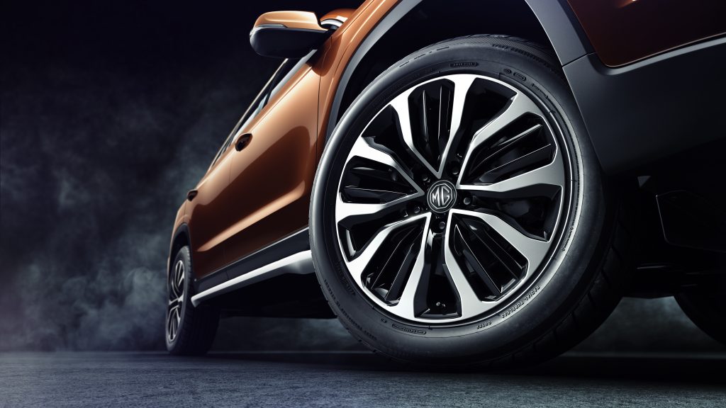 RX8_SA_6AT 4WD LUX_Brown Exterior_R20 Tyres