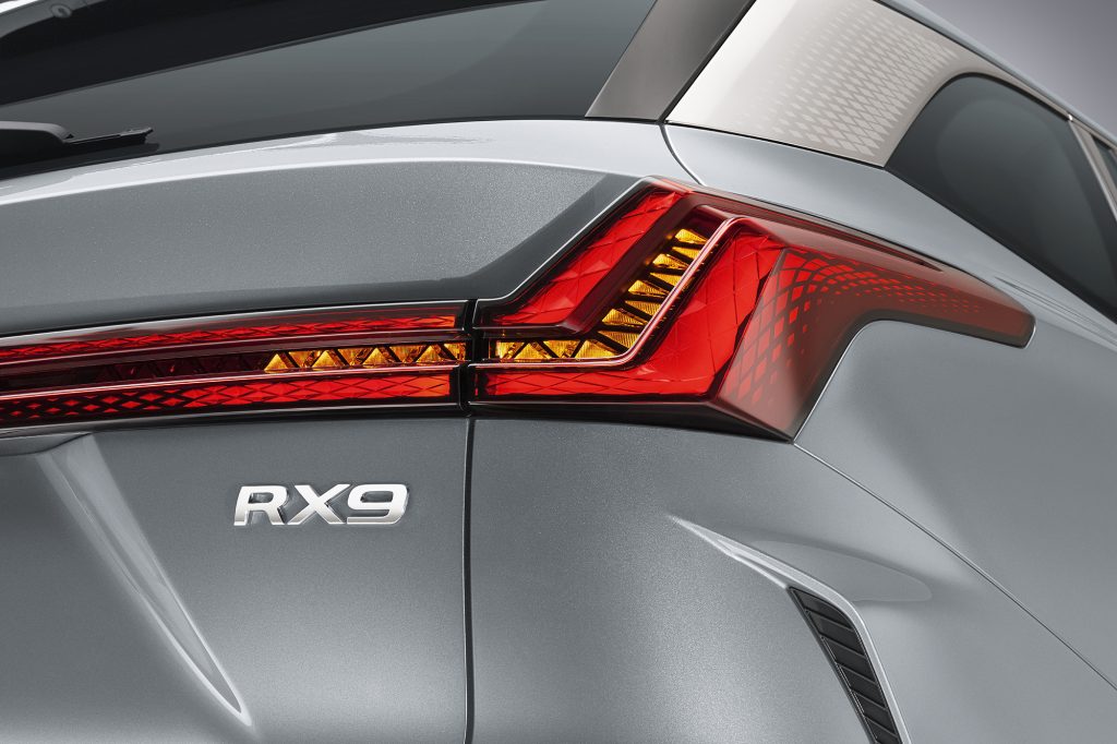 RX9_nameplateILUMINACIÓNTRASERA
